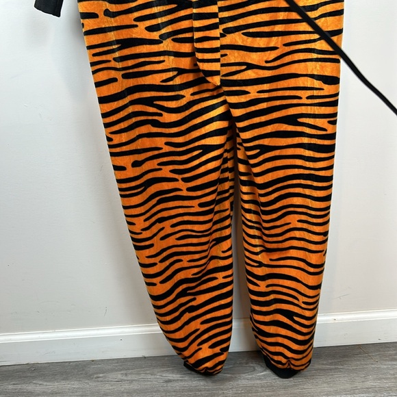 Tiger Halloween costume L/XL - Picture 8 of 16